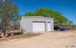 2148 County Road 220, Floresville, TX 78114