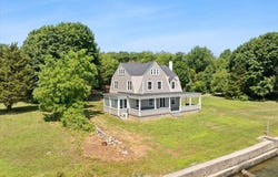 1366 Gardners Neck Rd, Swansea, MA 02777