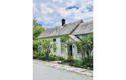 7 Cross Street, Newfane, VT 05345