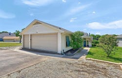114 E Seminole Drive, Lake Kiowa, TX 76240