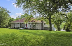 3205 Lake Pointe Ct, Crestwood, KY 40014