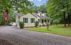 3  Point Cove Ln, Hardyville, VA 23070