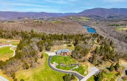 120 River Ridge Dr, Pearisburg, VA 24134