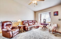 389 E Riley Ave, Haysville, KS 67060