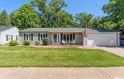 941 33RD Avenue, East Moline, IL 61244