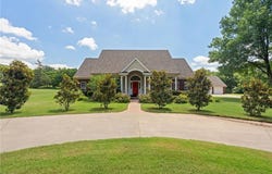 300 Barcliff LN, Ozark, AR 72949