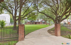 640 Woodlake Drive, McQueeney, TX 78123