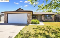 400 Rainier Dr, Lodi, CA 95242