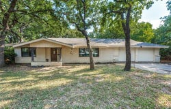 613 Oakwood Avenue, Hurst, TX 76053