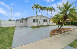 9215 SW 44th St, Miami, FL 33165