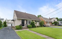 105 Greene Ave, Totowa Boro, NJ 07512-1632