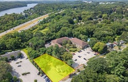 47 Macy St, Amesbury, MA 01913