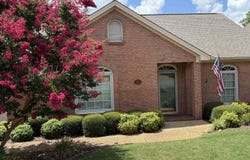 213 Laura Ct, Florence, AL 35630
