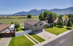 1663 Mackland Avenue, Minden, NV 89423
