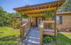 3044 Laurel Dr, Gulf Breeze, FL 32563