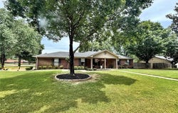 911 E Hazel ST, Sallisaw, OK 74955