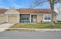 1101b Thornbury Lane, Manchester, NJ 08759