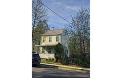 132 Warren St, Clifton City, NJ 07013-1124