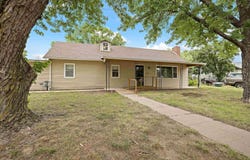 407 S 6th St, Sterling, KS 67579