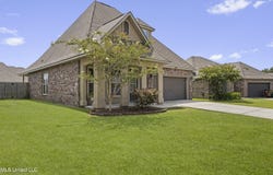 13284 Hilliard Street, D'Iberville, MS 39540