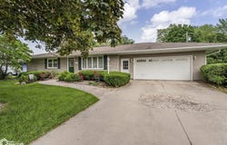 742 S 10th Avenue, Washington, IA 52353