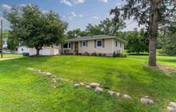 1313 Black Hawk Road, Waterloo, IA 50701