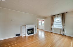 200 COLUMBIA ST, Cathlamet, WA 98612