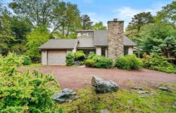 52 Hickory Road, Lake Harmony, PA 18624