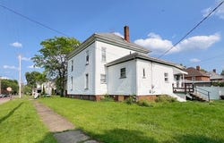 934 Parrish Street, Uhrichsville, OH 44683