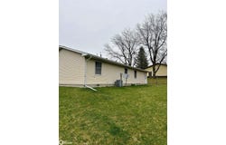 905 Middle Street, Brooklyn, IA 52211