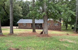 106 Hawthorne St, Talladega, AL 35160