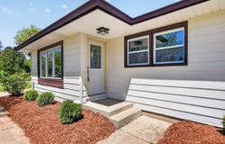 5224 W LUEBBE Ln, Milwaukee, WI 53223