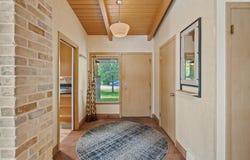 807 E Wahner Pl, Bayside, WI 53217
