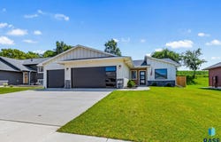 38 N 6th St, Baltic, SD 57003