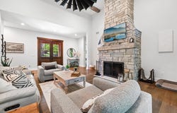 542 Berwyn Dr, Fontana, WI 53125