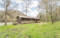 356 Joes Road, Bomont, WV 25164