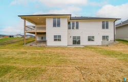 6601 E Fieldview St, Sioux Falls, SD 57110