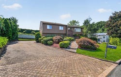 99 Skyview Lane, New Rochelle, NY 10804
