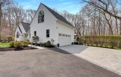 2 Cathedral Court, Middle Island, NY 11953