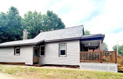 711 N FIRST STREET, ISHPEMING, MI 49849-1508