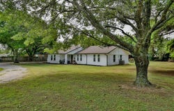 1100 E 6TH Street, Springtown, TX 76082