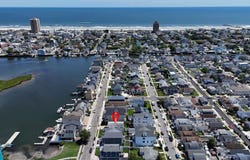 210 N Surrey Ave, Ventnor Heights, NJ 08406