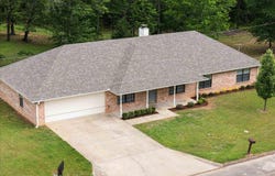 605 Briarwood Dr, Gladewater, TX 75647