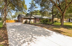 228 LONE OAK ST, Seguin, TX 78155