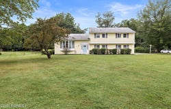 30 Clearview Drive, Tinton Falls, NJ 07724
