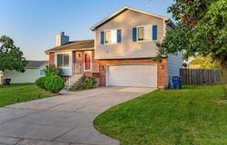 2430 N Old Manor Rd, Wichita, KS 67220-4044