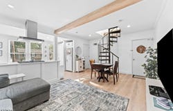 30 Aubrey St, Summit City, NJ 07901-1466
