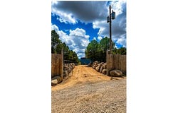 22 Magpie Road, Glorieta, NM 87535