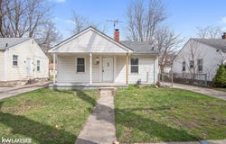 18933 Kingsville, Harper Woods, MI 48225