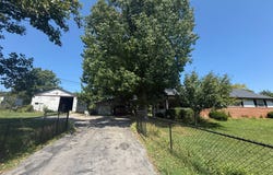 549 Racoon Valley Rd, Powell, TN 37849